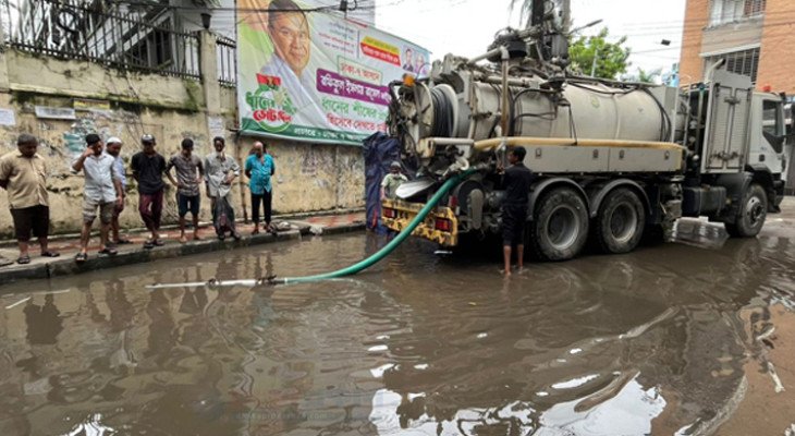 ঢাকায় বজ্রসহ ভারী বৃষ্টিতে জলাবদ্ধতা, ডিএসসিসি কাজ করছে দ্রুত পানি নিষ্কাশনে